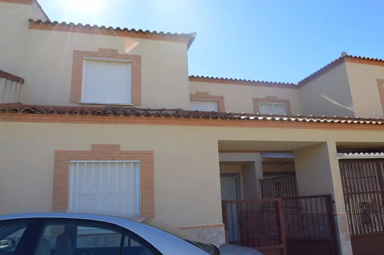 Vista exterior de Casa adosada en venta en Horcajo de Santiago con Calefacción, Trastero y Amueblado