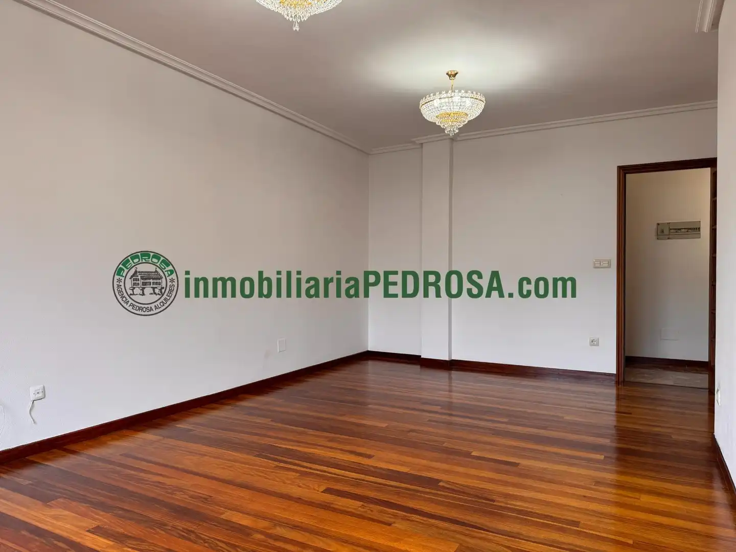 Sala d'estar de Pis en venda en Pontevedra Capital  amb Calefacció i Traster