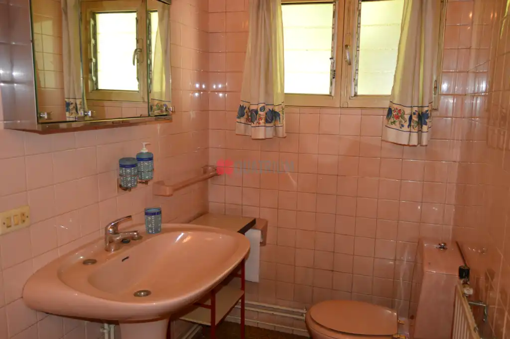Baño de Casa adosada en venta en Santiago de Compostela  con Calefacción y Jardín privado