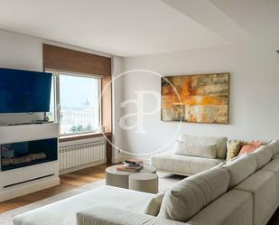 Living room of Flat to rent in  Madrid Capital  with Air Conditioner, Heating and Furnished