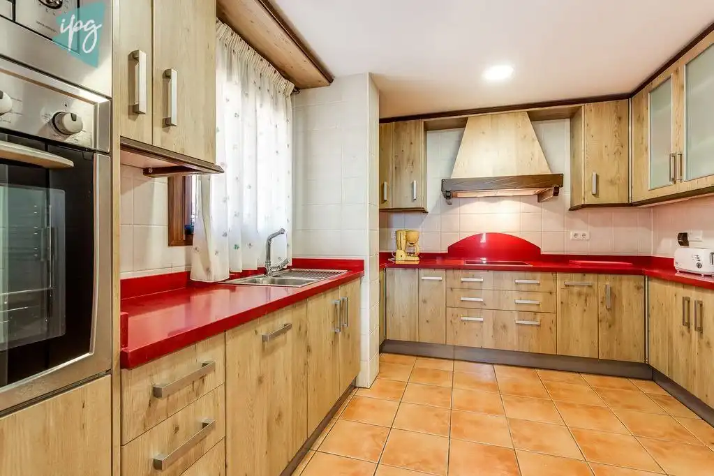 Cuina de Casa o xalet en venda en Estepona amb Aire condicionat, Calefacció i Jardí privat