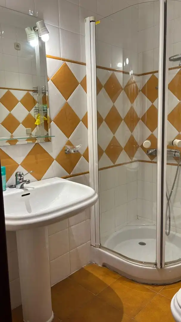 Room in Calle LOZOYA, El Plantinar – Avda. La Paz - El Juncal