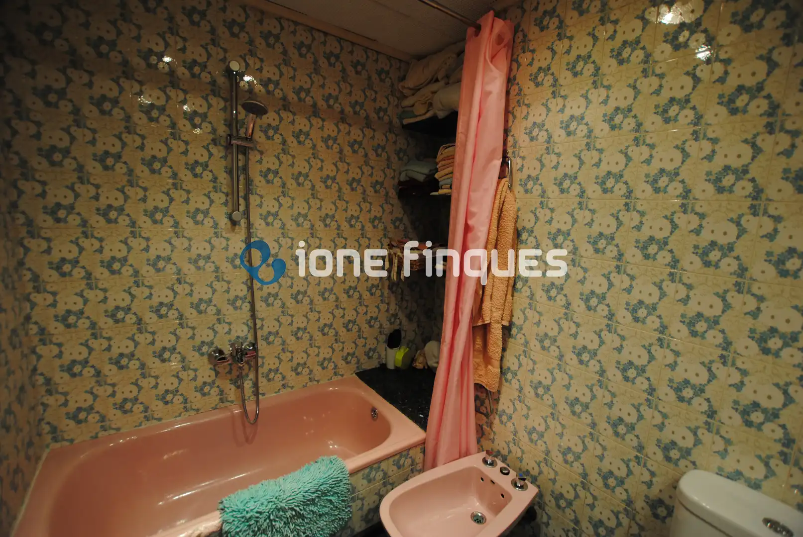 Badezimmer von Wohnung zum Verkauf in Barcelona mit Heizung, Privatgarten und Abstellraum