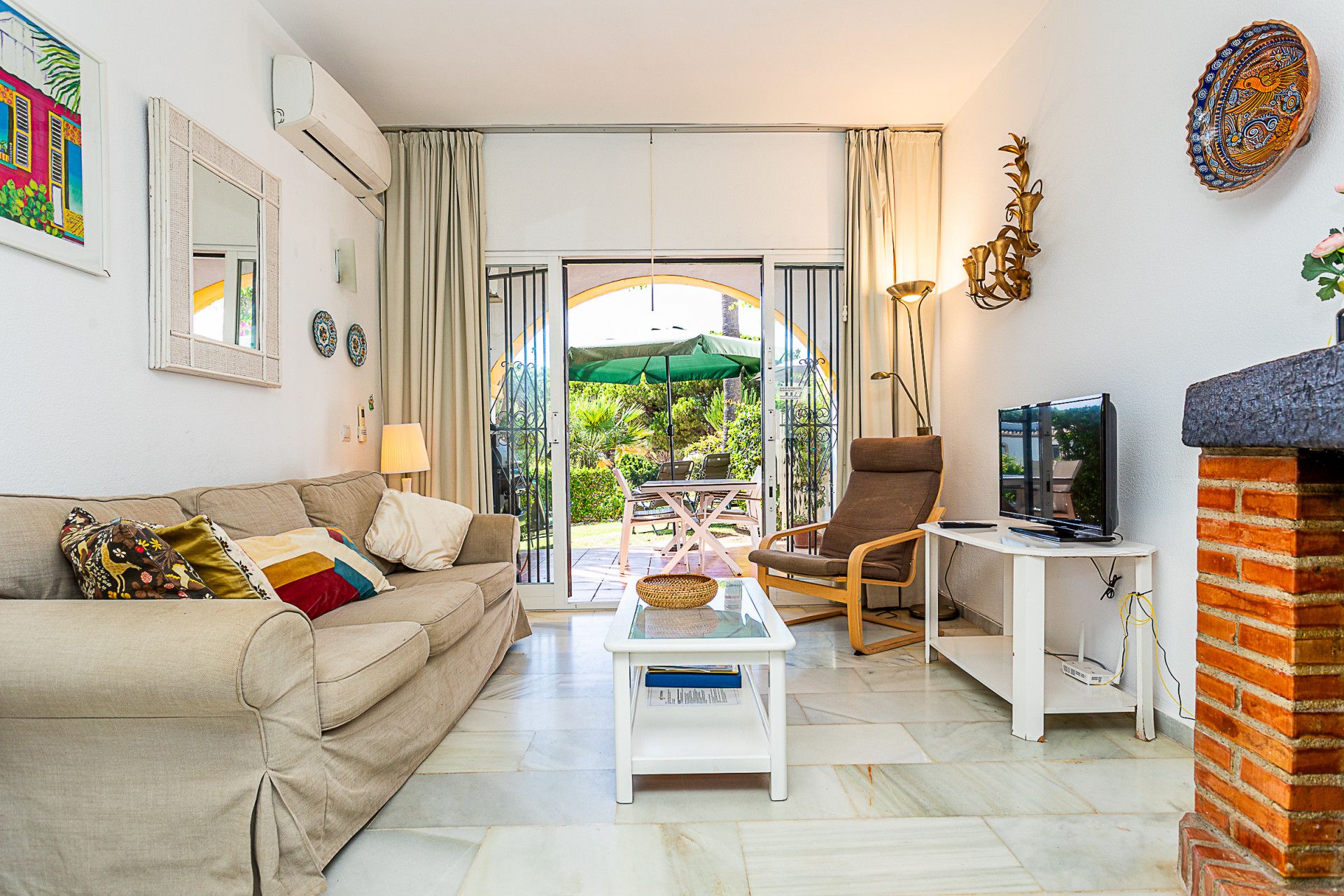 Living room of Single-family semi-detached for sale in Mijas  with Air Conditioner, Terrace and Swimming Pool