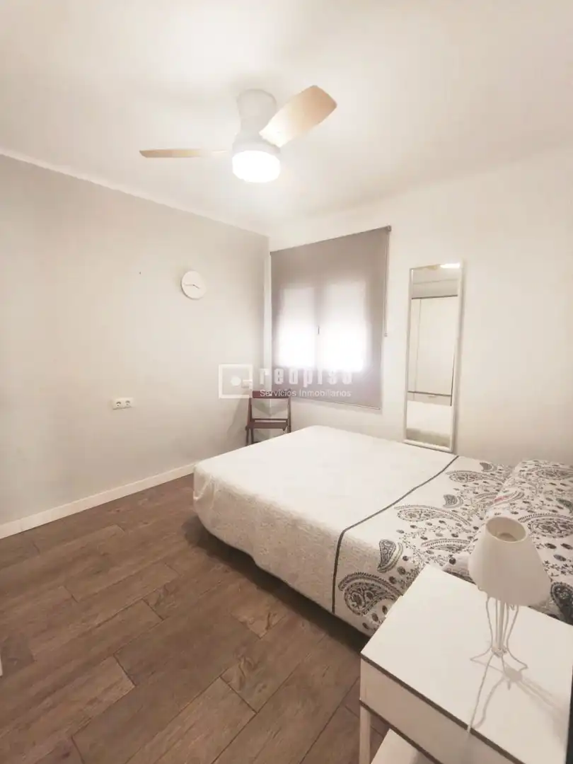Schlafzimmer von Wohnung zur Miete in Málaga mit Klimaanlage und Parkett