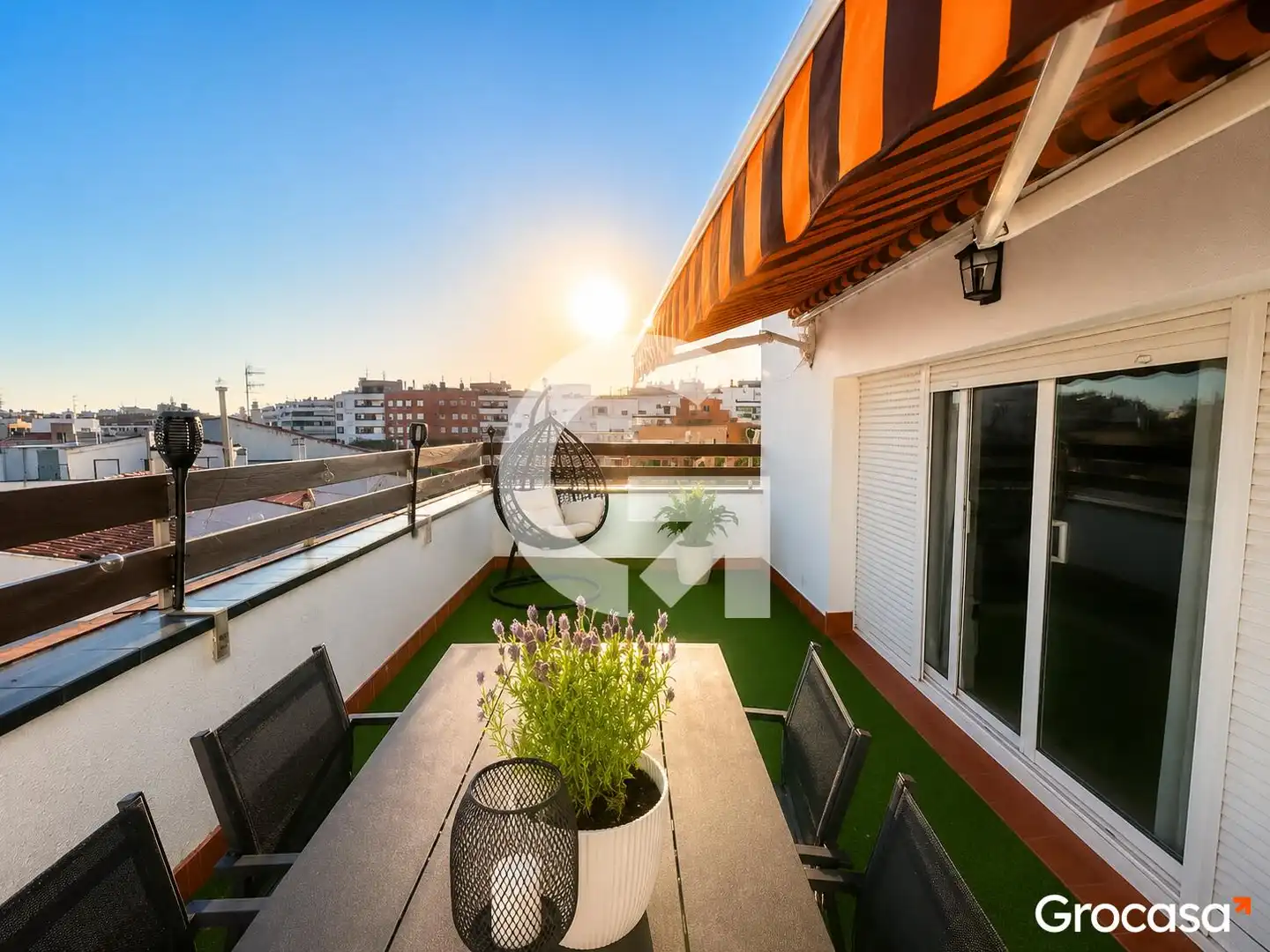 Terrasse von Dachboden zum Verkauf in Vilanova i la Geltrú mit Klimaanlage, Heizung und Terrasse