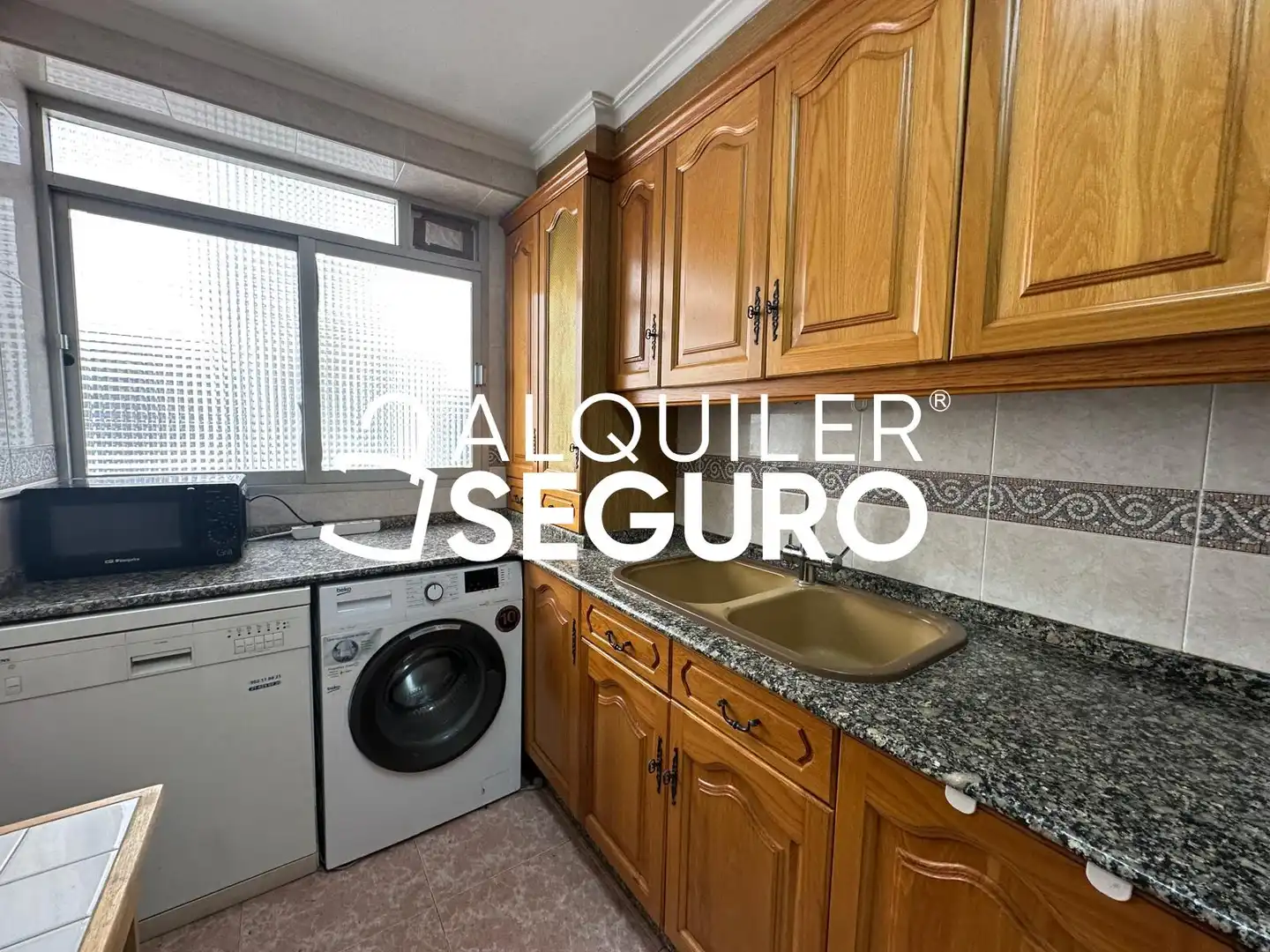 Cuina de Pis de lloguer en Mislata amb Aire condicionat, Calefacció i Moblat