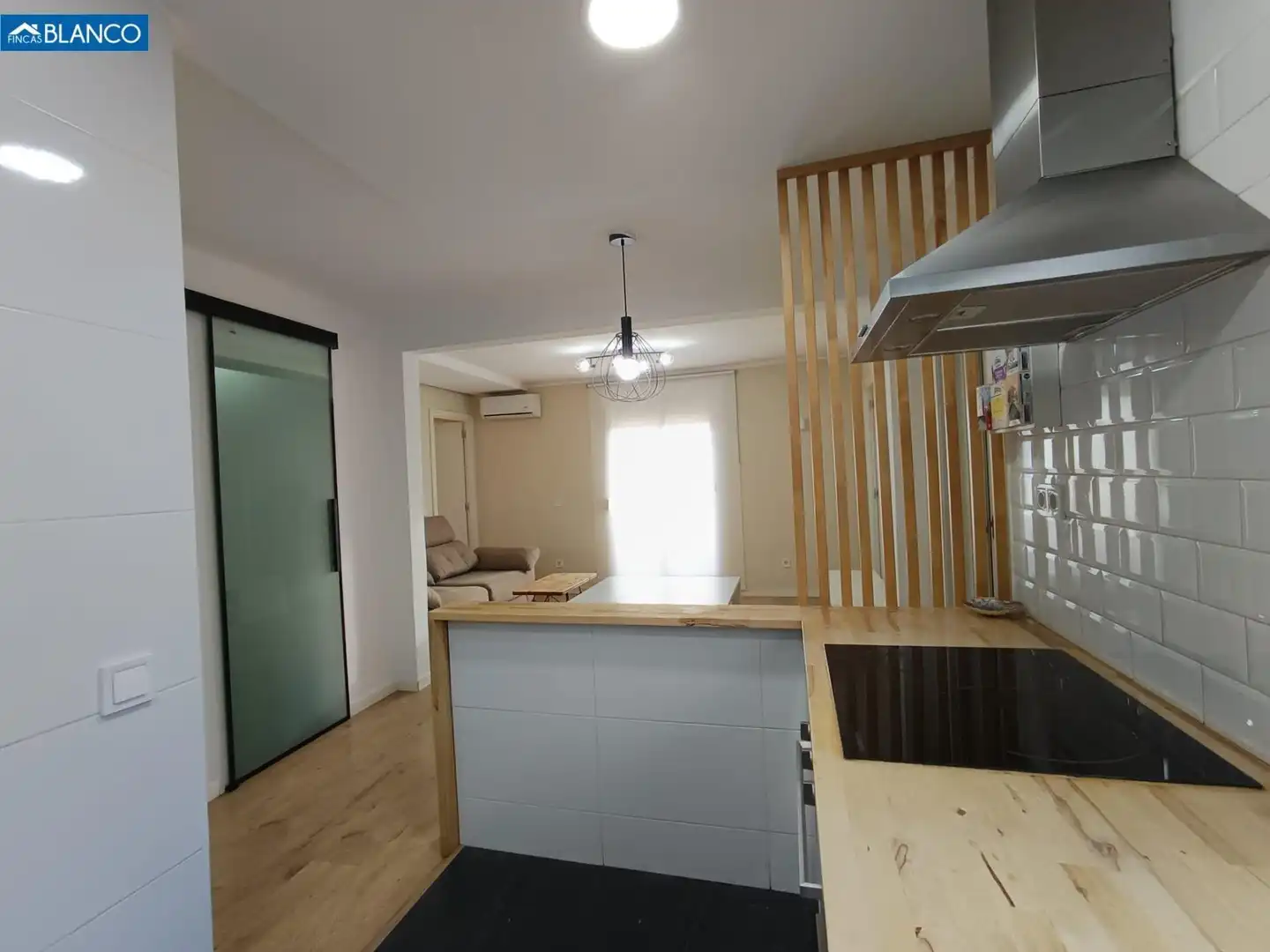Cuina de Àtic en venda en L'Hospitalet de Llobregat amb Calefacció, Parquet i Terrassa