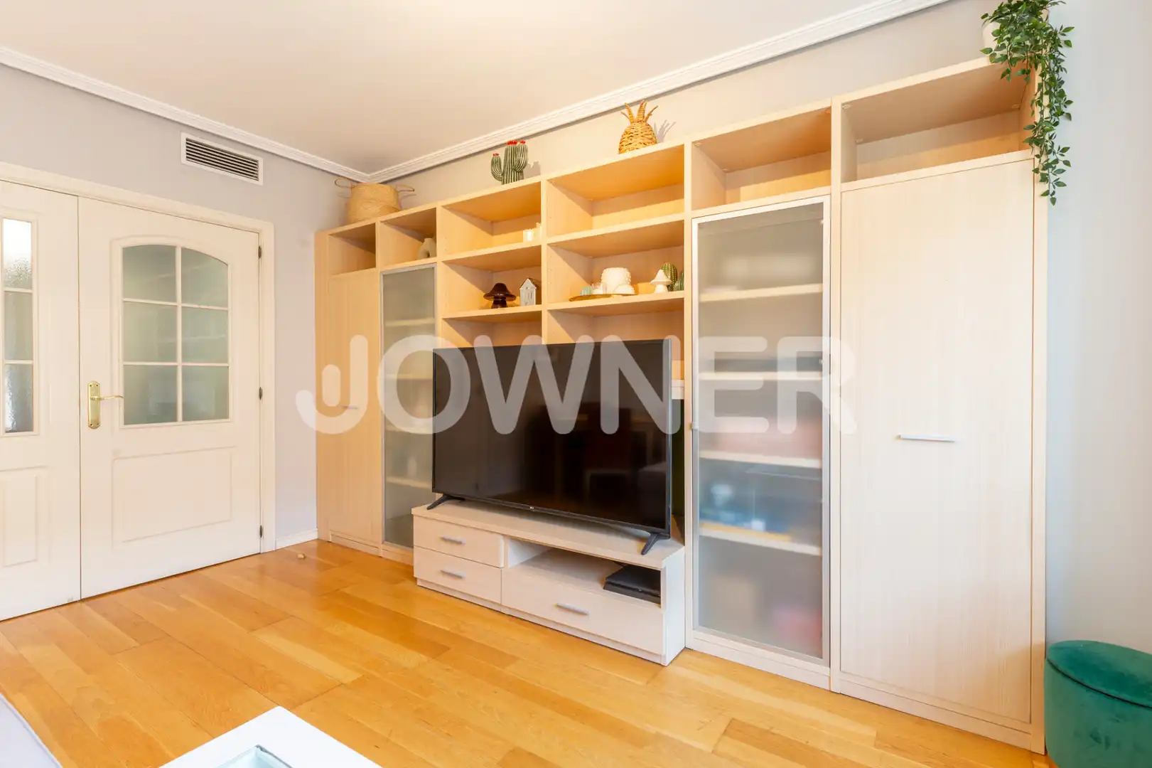 Living room of Flat for sale in Madrid  with Air Conditioner, Storage room and Oven