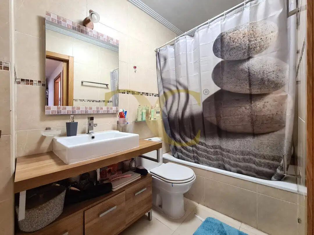Baño de Casa adosada en venta en Gijón  con Calefacción, Jardín privado y Terraza