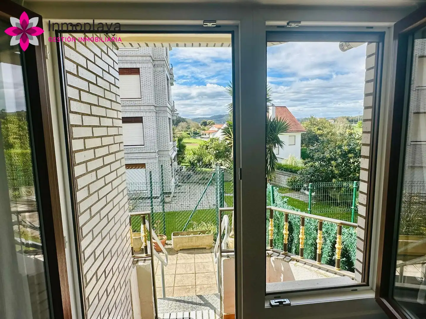 Vista exterior de Planta baja en venta en Noja con Calefacción, Jardín privado y Terraza