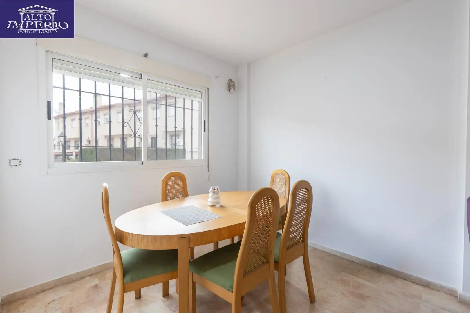 Casa adosada en venta en MARTE, 21, Ogíjares