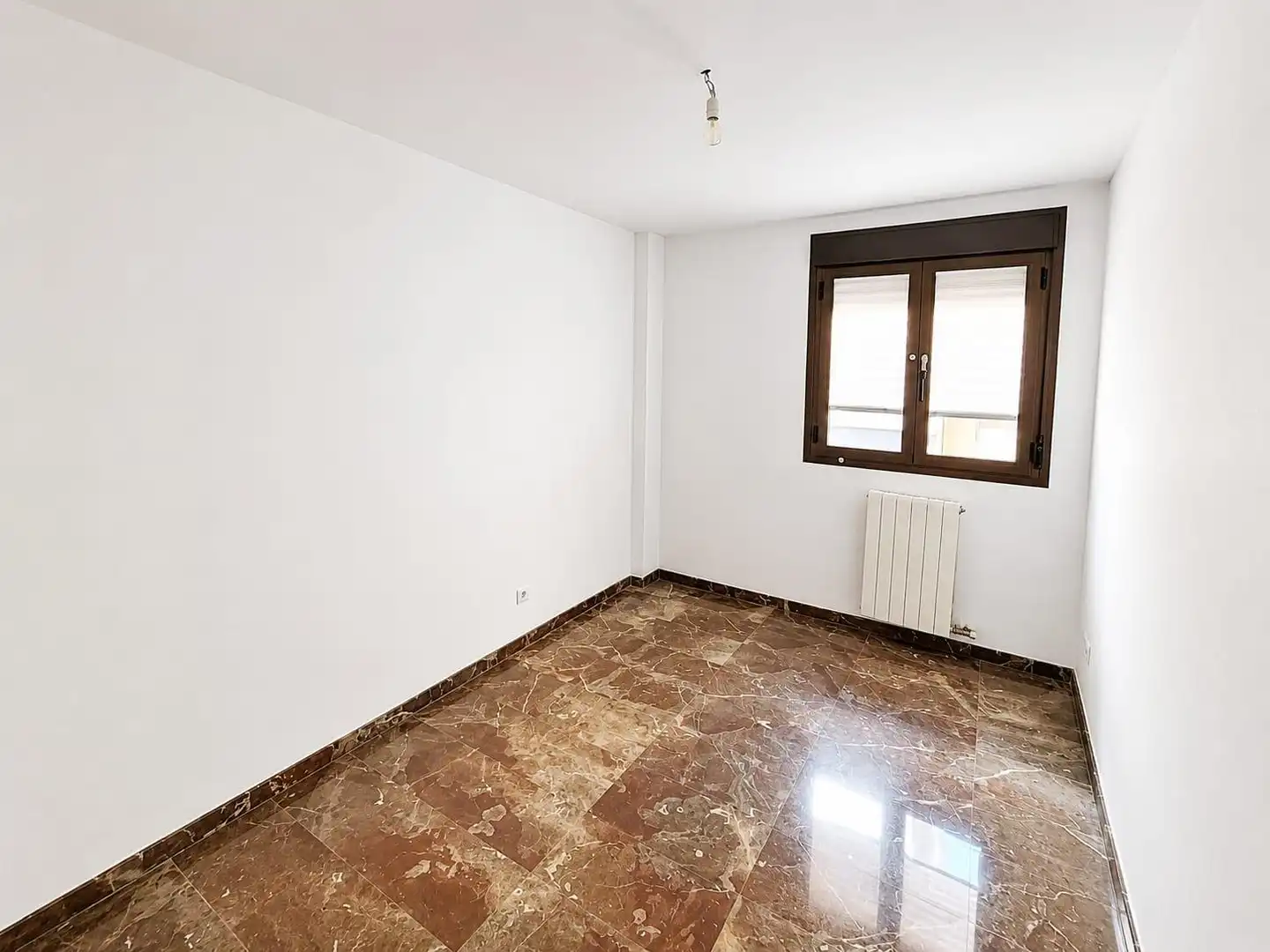 Bedroom of Flat for sale in Zaragoza  with Air Conditioner, Heating and Balcony