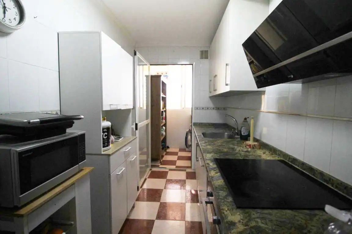 Cocina de Piso en venta en Vélez-Málaga con Terraza y Piscina comunitaria