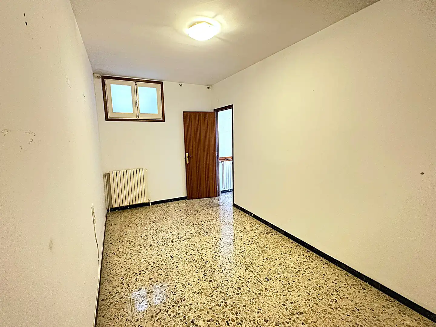 Einfamilien-Reihenhaus zum Verkauf in Terrassa mit Klimaanlage, Heizung und Terrasse