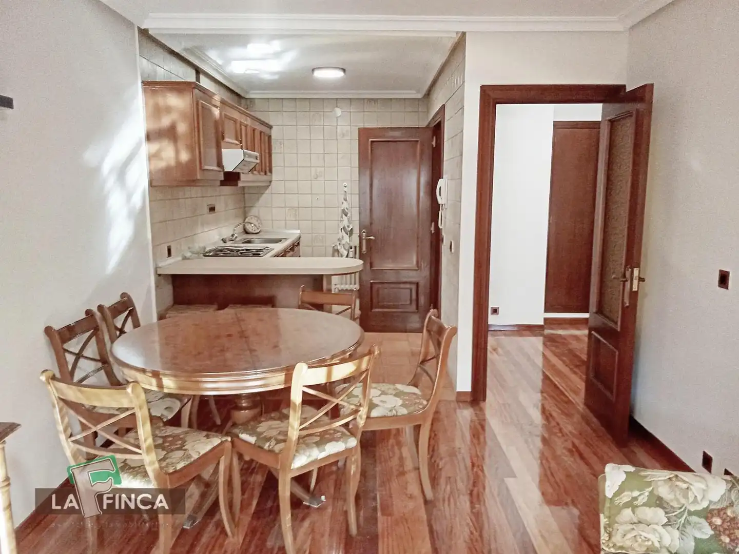 Cocina de Apartamento de alquiler en Oviedo  con Calefacción, Parquet y Terraza