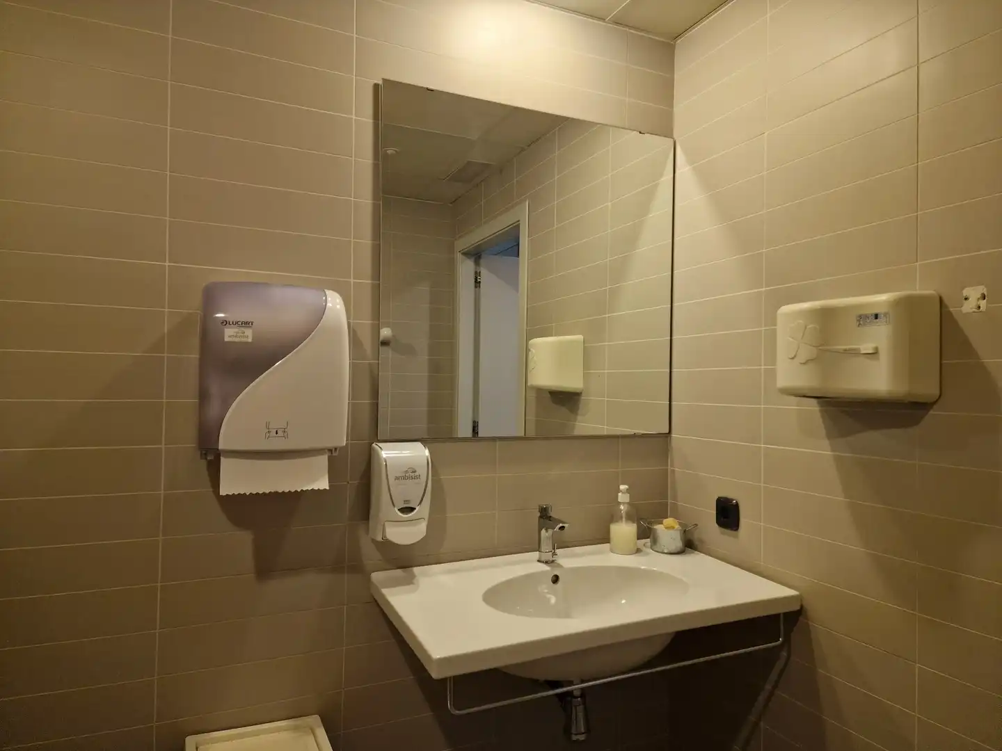 Baño de Local en venta en Sant Julià de Ramis con Aire acondicionado