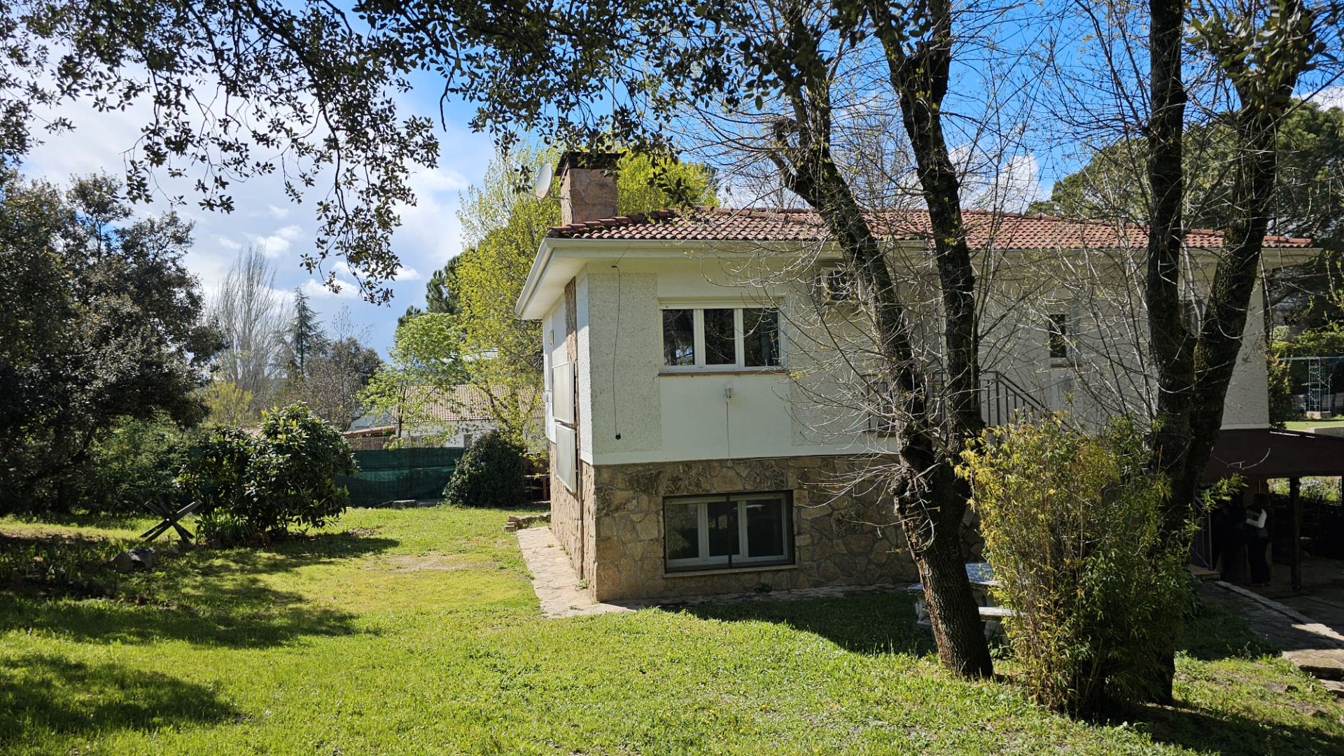 Vista exterior de Casa o chalet en venta en Valdemorillo con Aire acondicionado, Calefacción y Jardín privado