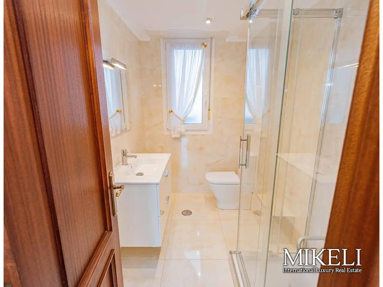 Baño de Piso en venta en Santander con Calefacción, Parquet y Amueblado