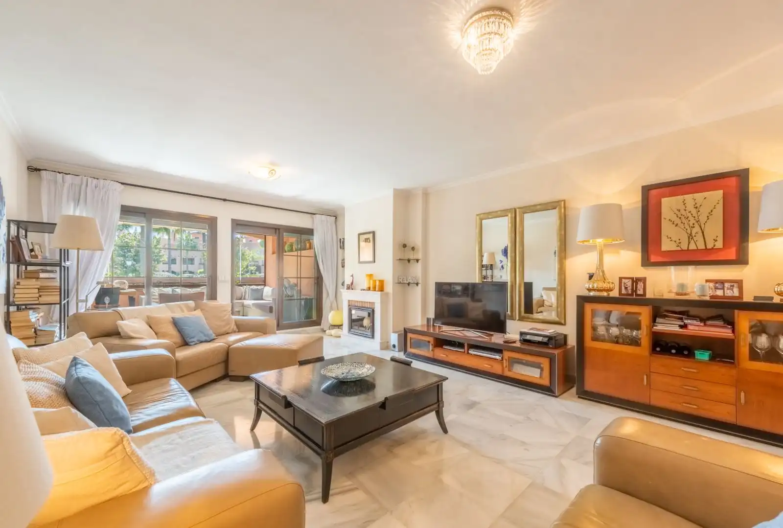 Sala d'estar de Apartament en venda en Estepona amb Terrassa, Traster i Moblat