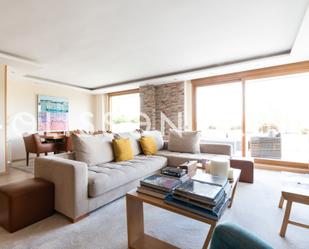 Living room of Flat for sale in La Moraleja  with Air Conditioner, Terrace and Balcony