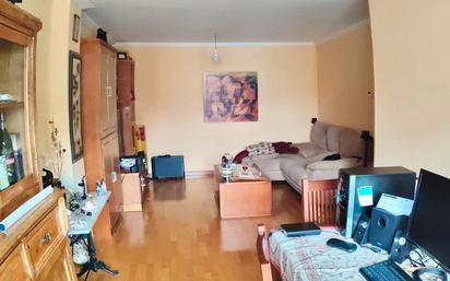 Sala d'estar de Apartament en venda en León Capital  amb Parquet, Terrassa i Traster