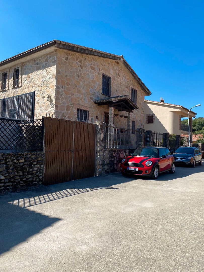 Vista exterior de Finca rústica en venda en Cabezuela del Valle amb Aire condicionat, Calefacció i Jardí privat