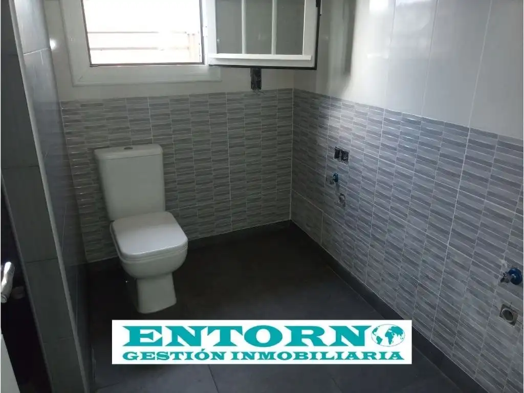 Baño de Casa o chalet en venta en Santa Perpètua de Mogoda con Jardín privado, Terraza y Trastero