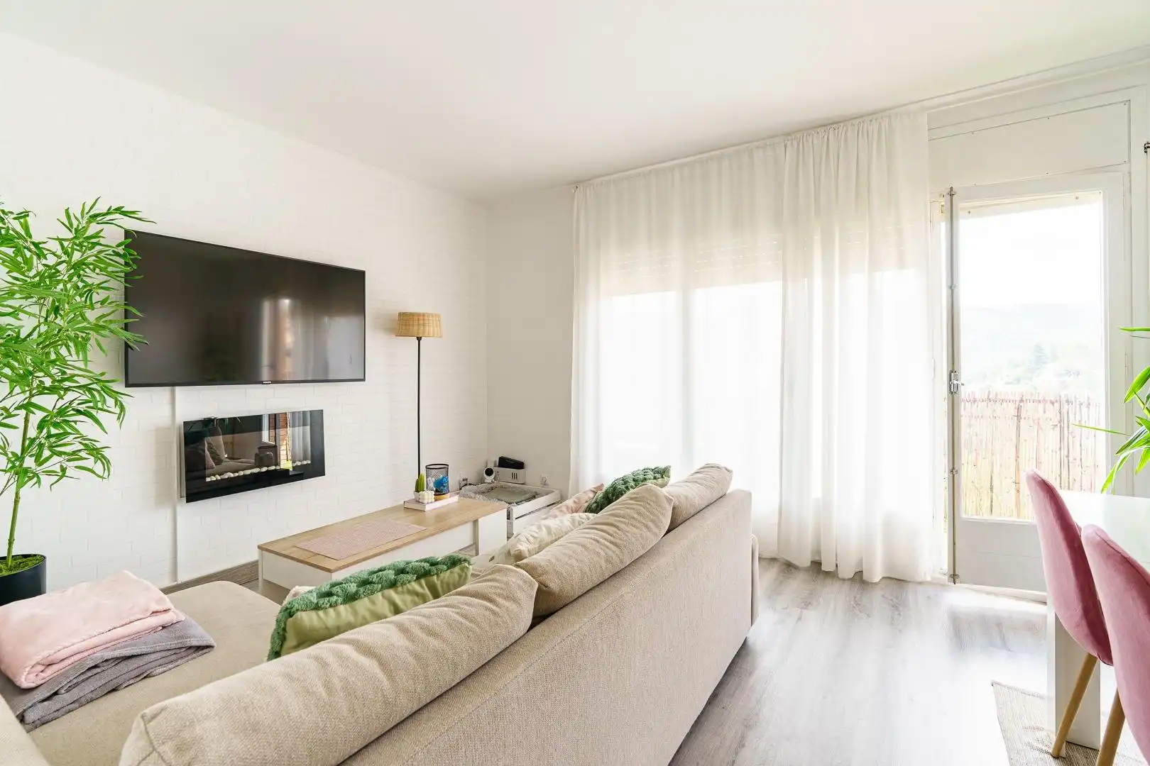 Sala de estar de Piso en venta en Corbera de Llobregat con Calefacción, Parquet y Balcón