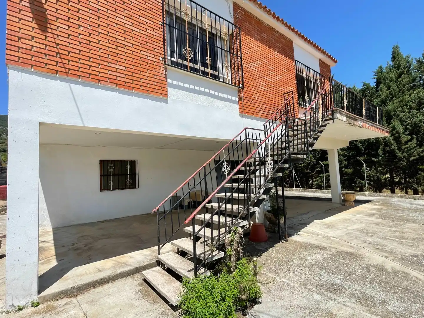 Vista exterior de Casa o chalet en venta en Chera con Terraza y Balcón