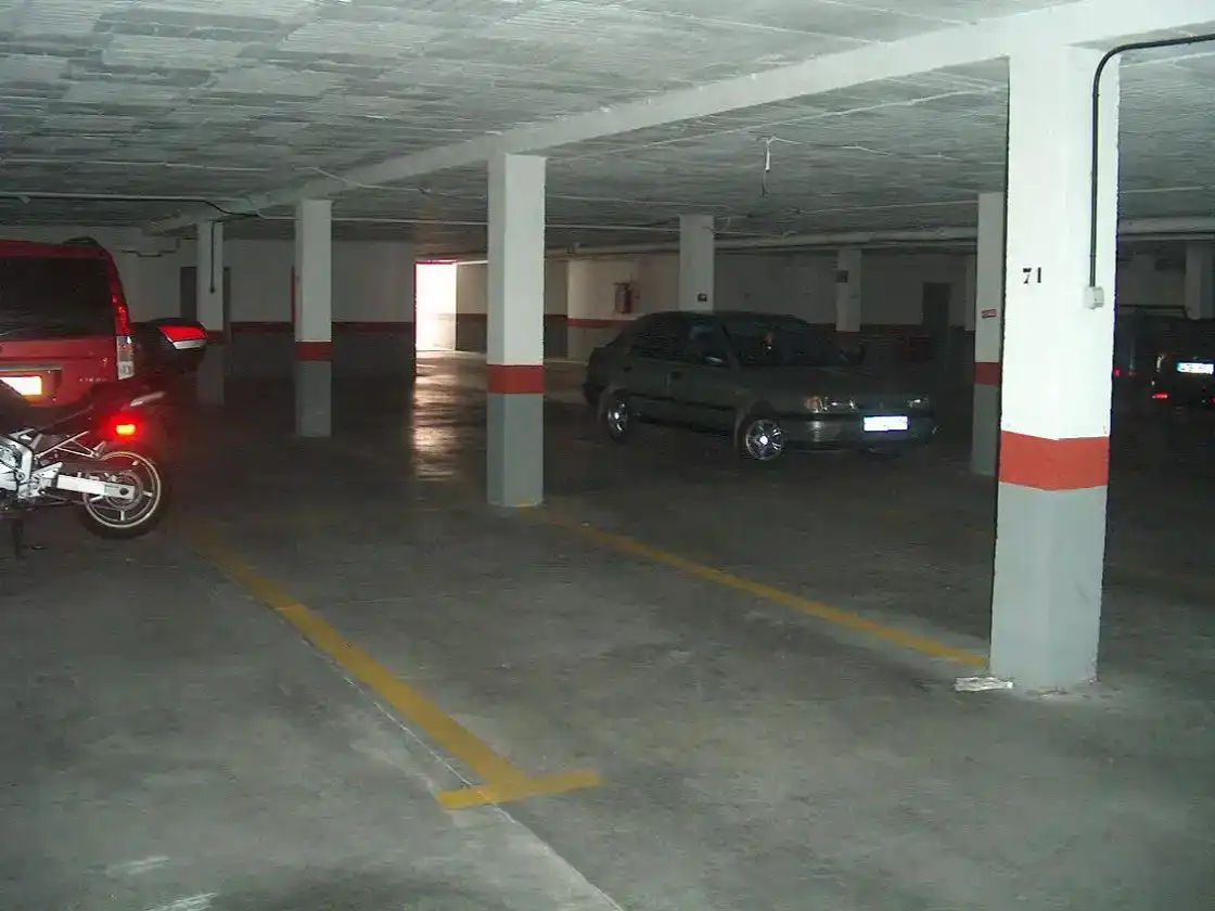 Aparcament de Apartament de lloguer en Algeciras amb Piscina