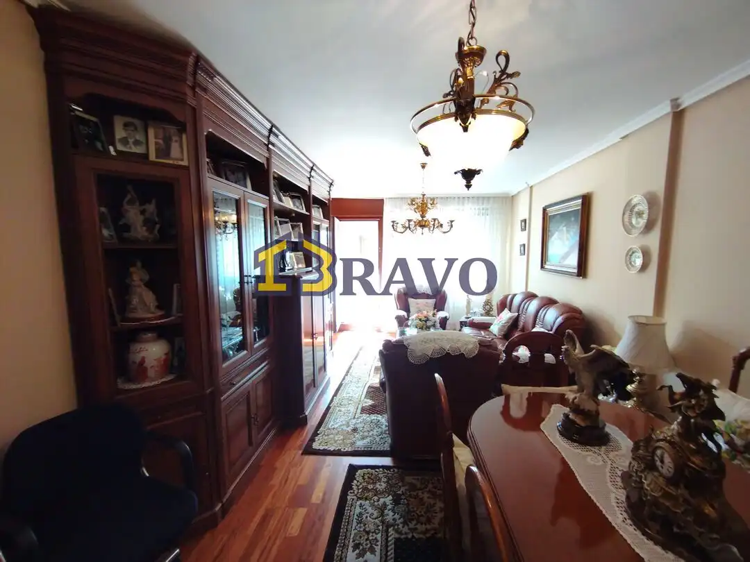 Sala de estar de Casa adosada en venta en Medina de Pomar con Calefacción, Jardín privado y Terraza