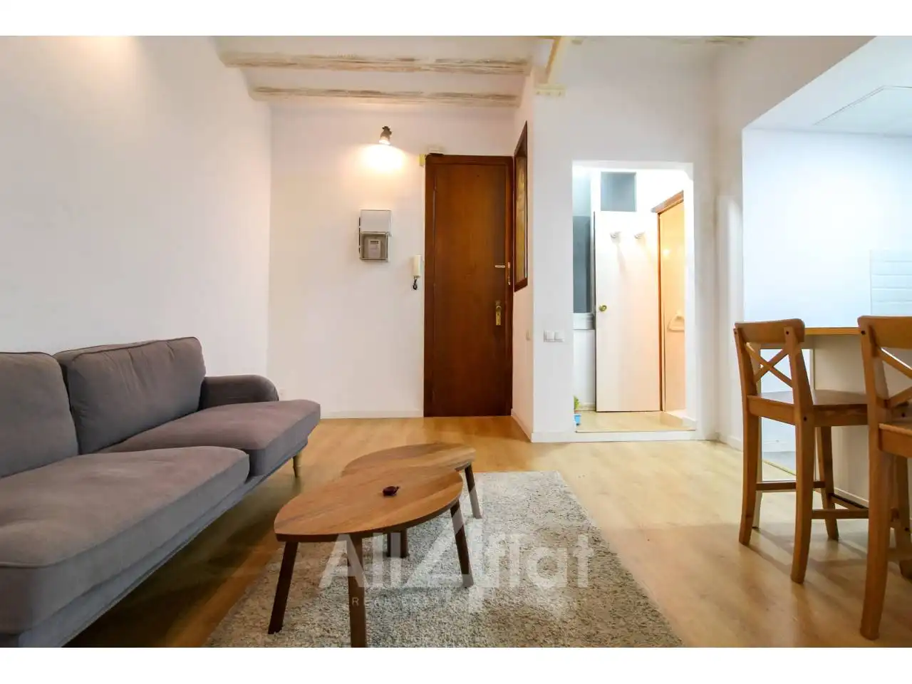 Sala de estar de Piso en venta en  Barcelona Capital con Parquet, Amueblado y Balcón