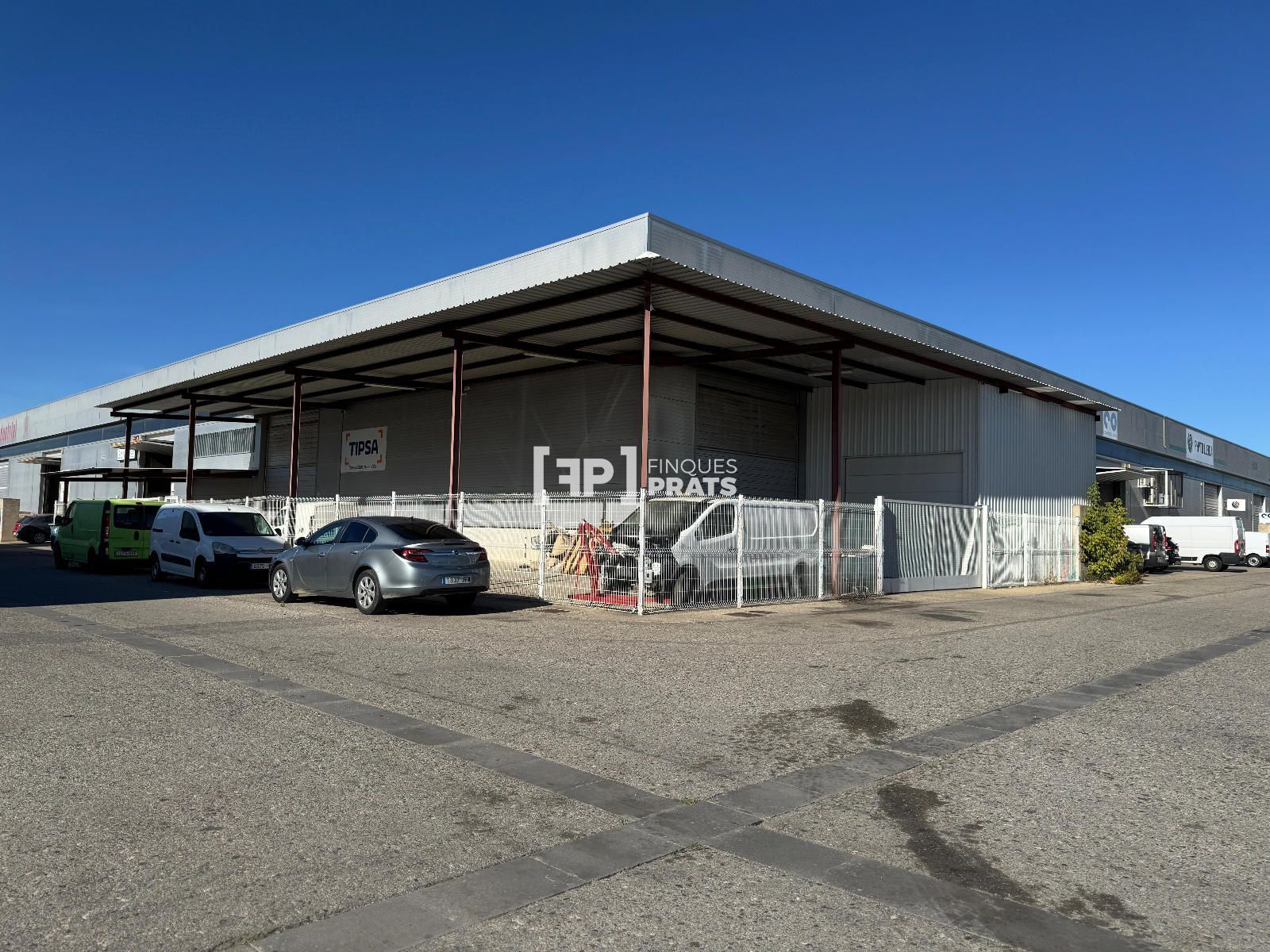 Vista exterior de Nau industrial en venda en  Lleida Capital amb Calefacció i Alarma