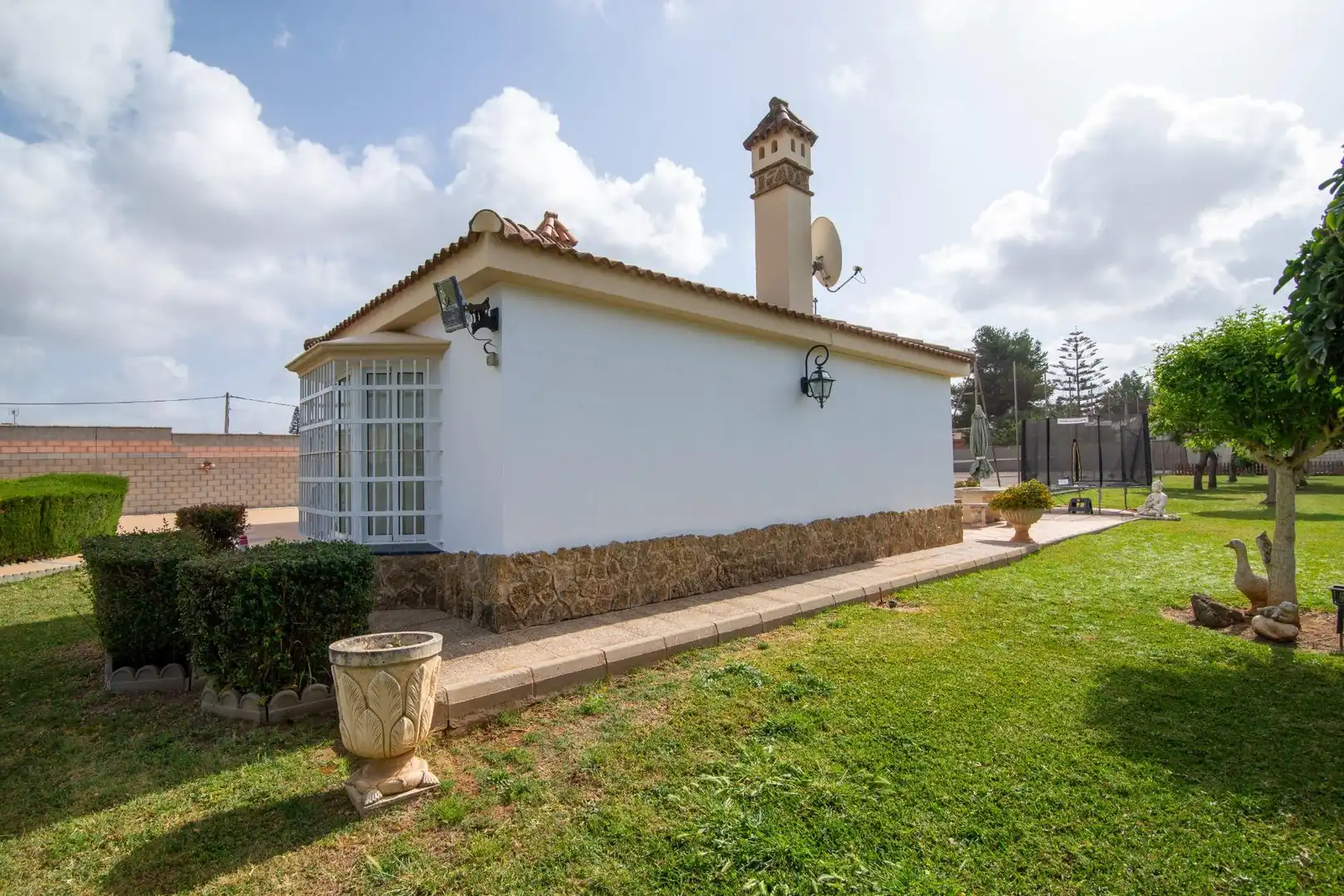 Exterior view of Houses for sale in Chiclana de la Frontera  with Air Conditioner, Private garden and Storage room