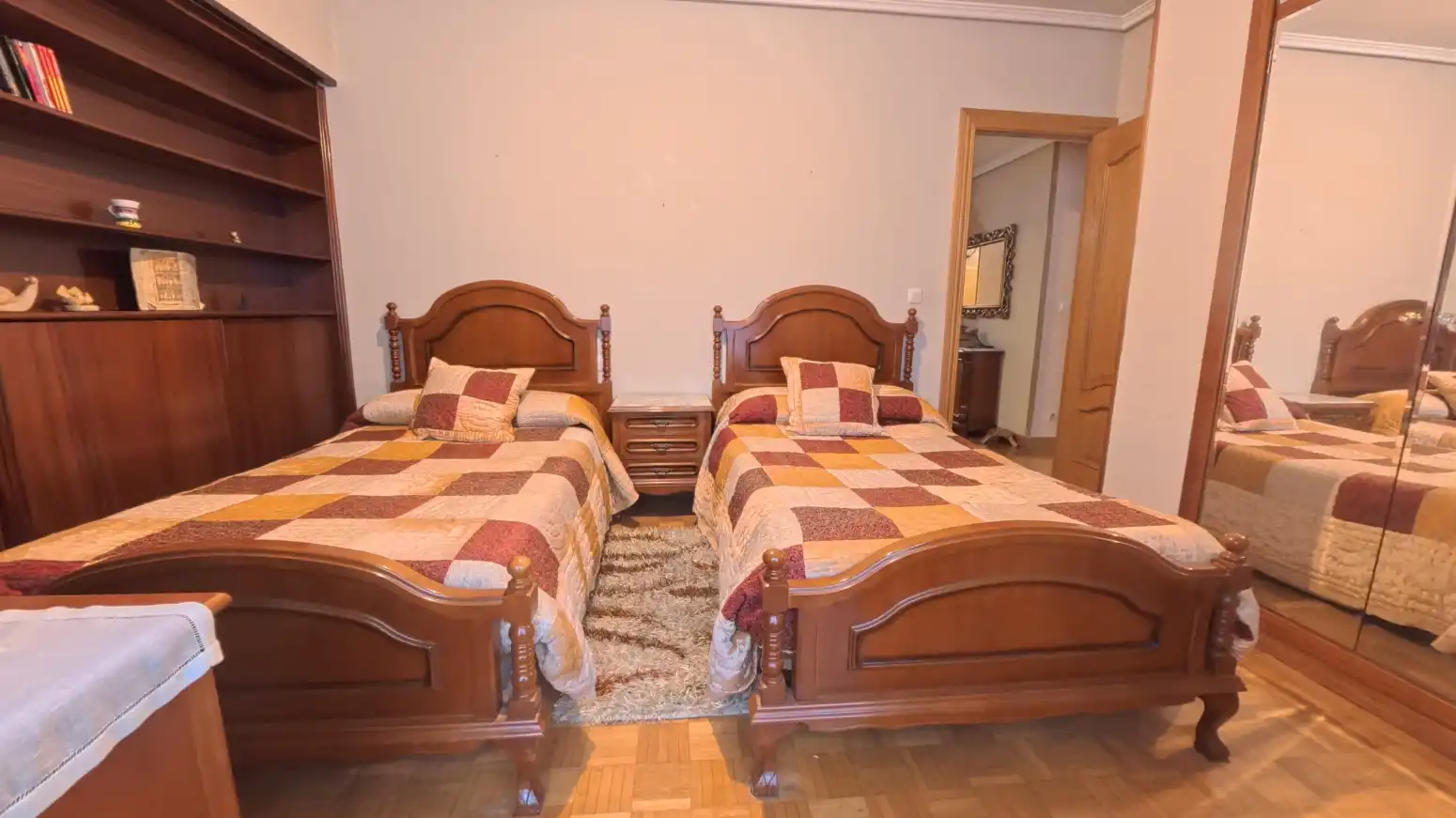 Habitación de Piso en venta en  Logroño con Calefacción, Parquet y Terraza