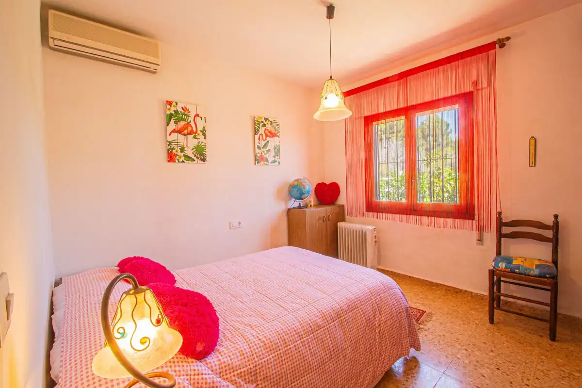 Bedroom of Houses for sale in Calpe / Calp  with Air Conditioner, Heating and Private garden