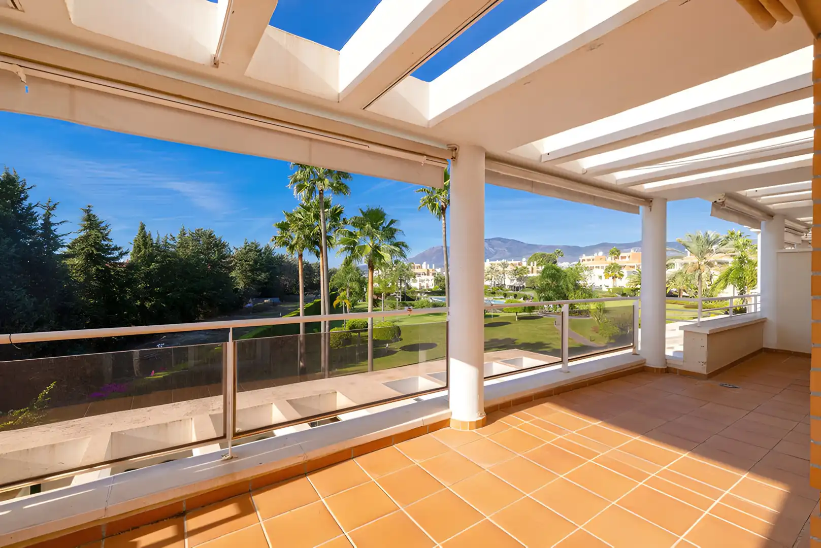 Àtic amb piscina en venda a Estepona Pueblo