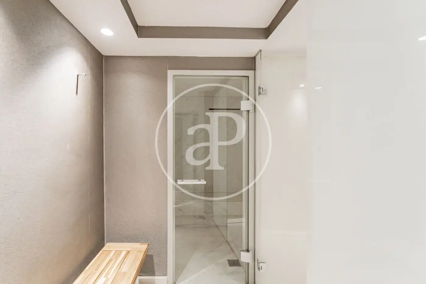 Baño de Piso en venta en Madrid con Aire acondicionado, Calefacción y Jardín privado