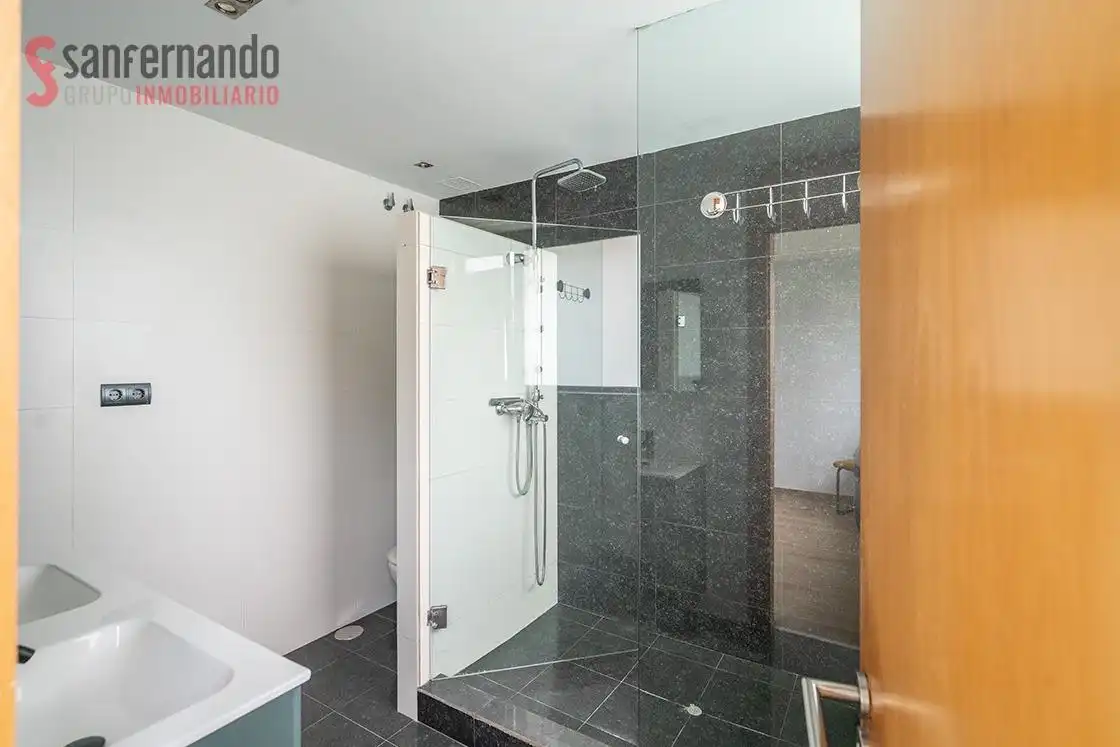 Bany de Planta baixa en venda en Santander amb Calefacció