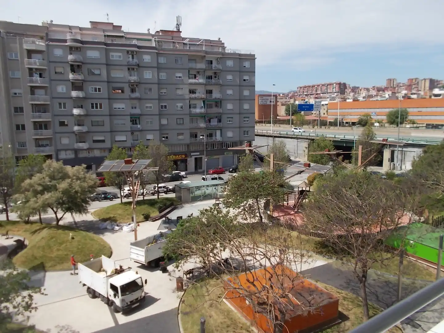 Vista exterior de Pis en venda en Badalona amb Calefacció, Parquet i Forn