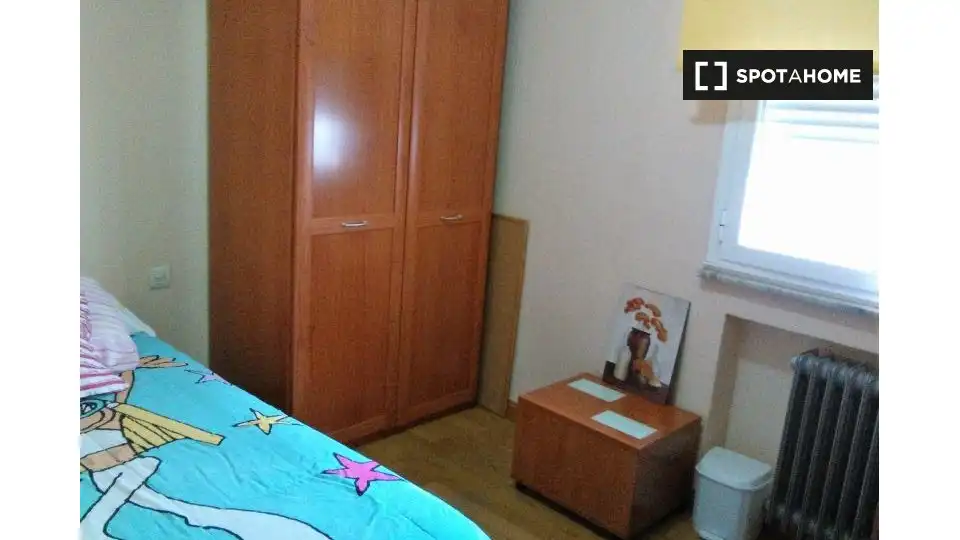 Habitación de Piso de alquiler en Salamanca con Aire acondicionado, Calefacción y Amueblado