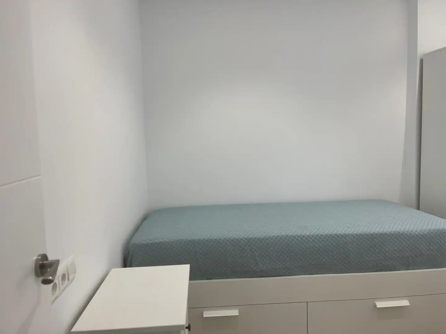 Habitación de Piso de alquiler en Vélez-Málaga con Aire acondicionado