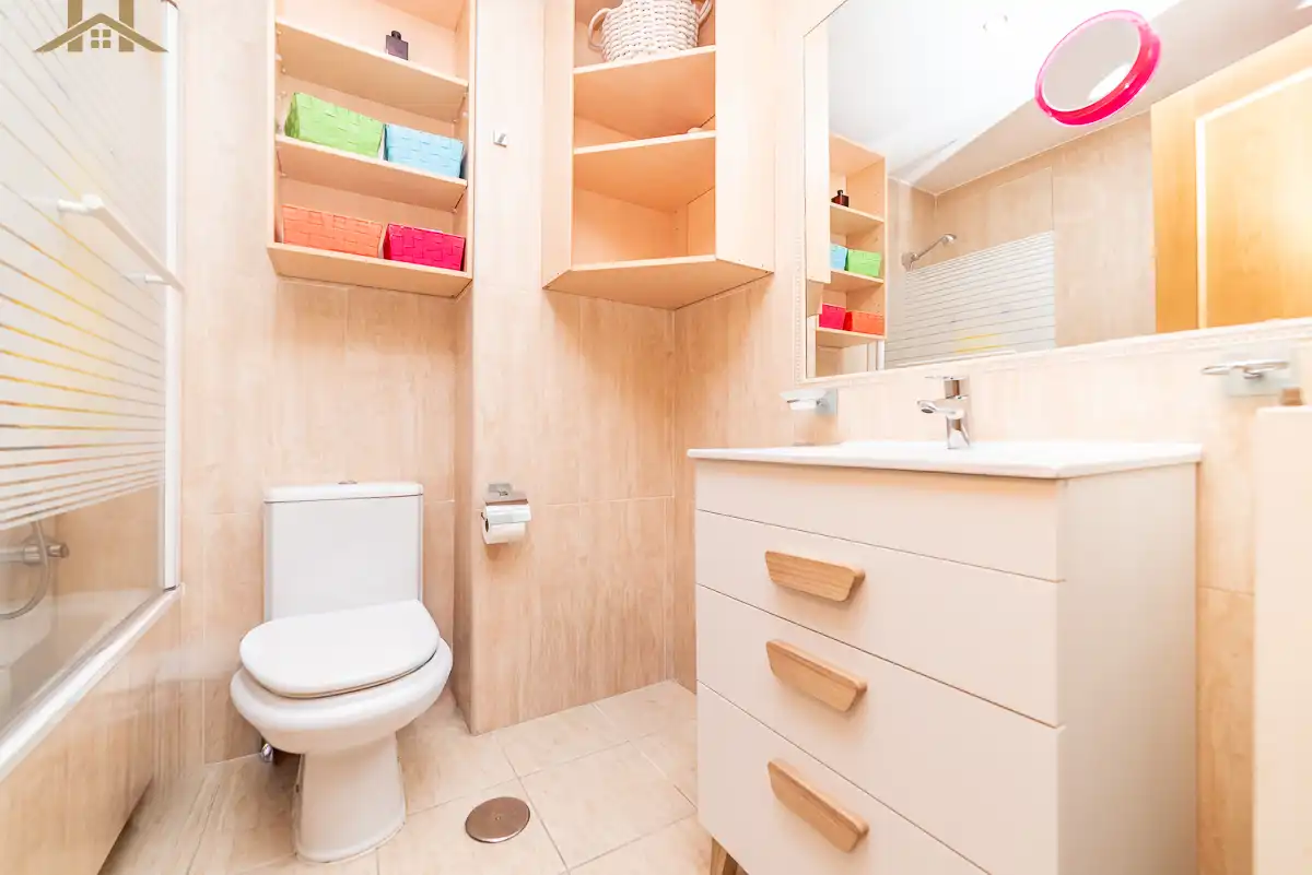 Bathroom of Flat for sale in Navalcarnero  with Air Conditioner, Heating and Parquet flooring