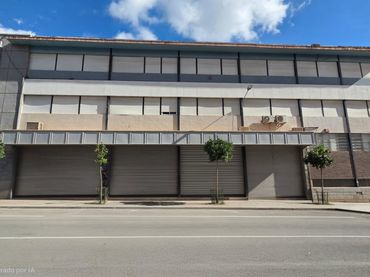 Nau industrial de lloguer a Calle la Cruz 23