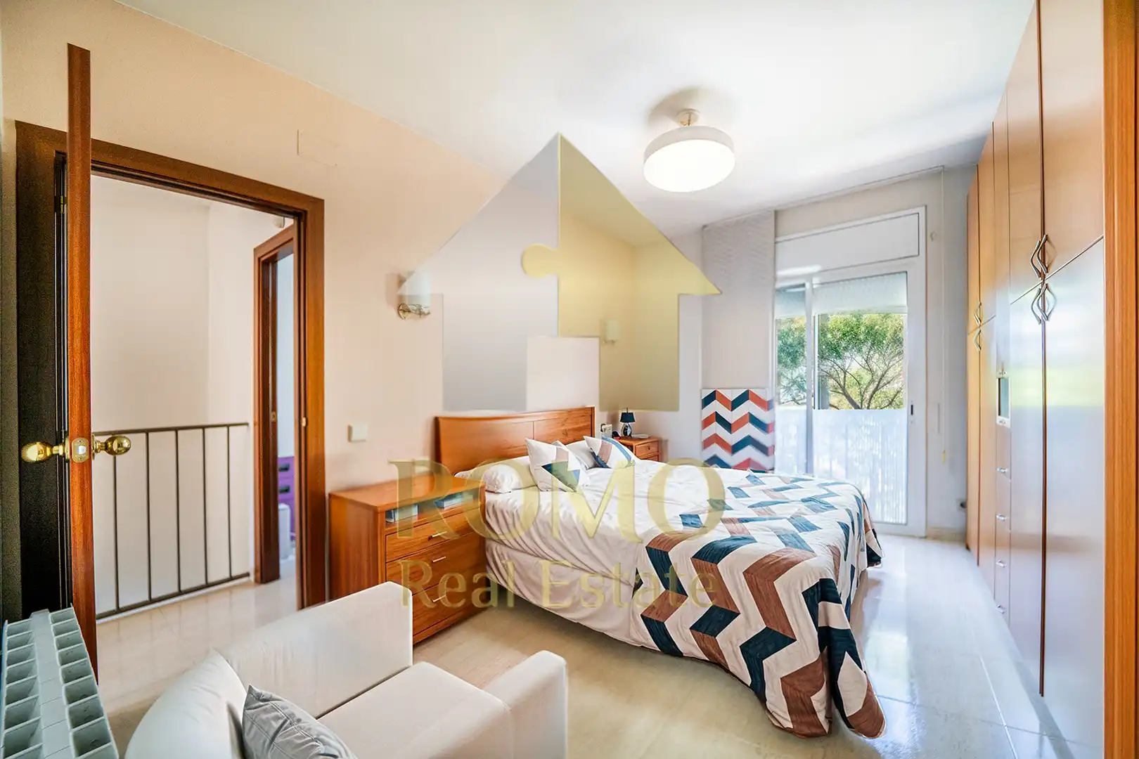 Habitación de Casa adosada en venta en Santa Perpètua de Mogoda con Aire acondicionado, Calefacción y Jardín privado