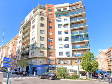 Pis amb ascensor en venda a calle de les Tres Forques