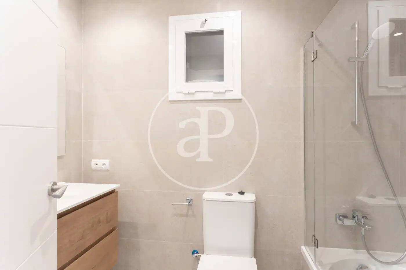 Baño de Piso de alquiler en Barcelona con Aire acondicionado, Calefacción y Terraza