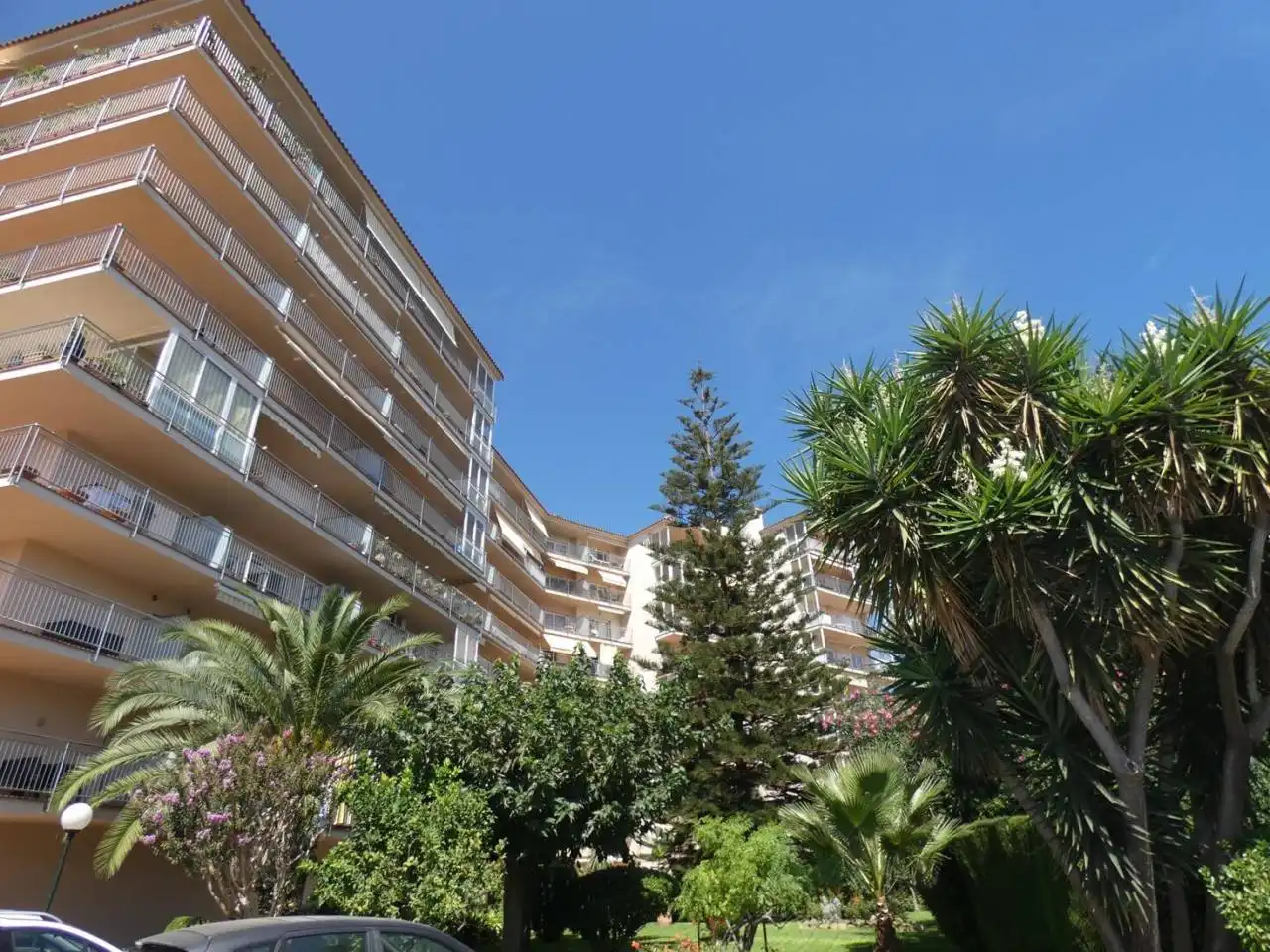 Vista exterior de Pis en venda en Sant Feliu de Guíxols amb Terrassa