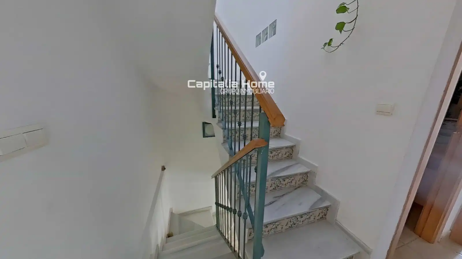 Einfamilien-Reihenhaus zum Verkauf in Santa Pola mit Abstellraum, Schwimmbad und Möbliert